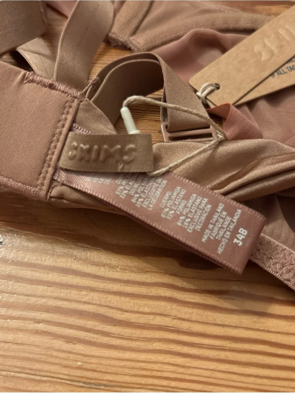 SKIMS• NO SHOW MOLDED UNLINED DEMI NWT SIENNA BRA SIZE 34B - Picture 5 of 5